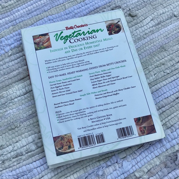 BETTY CROCKER Vegetarian Cooking Cookbook Hardcover Color Picture Food & Recipe - Picture 9 of 11